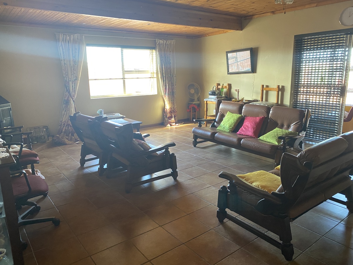 Large Four Bedroom Home In Lotus River