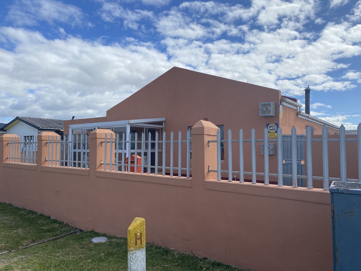 Large Four Bedroom Home In Lotus River