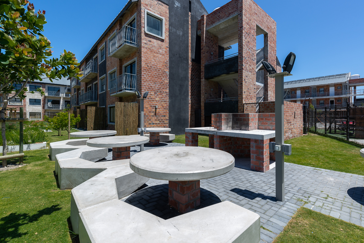 Modern 2 Bedroom Apartment