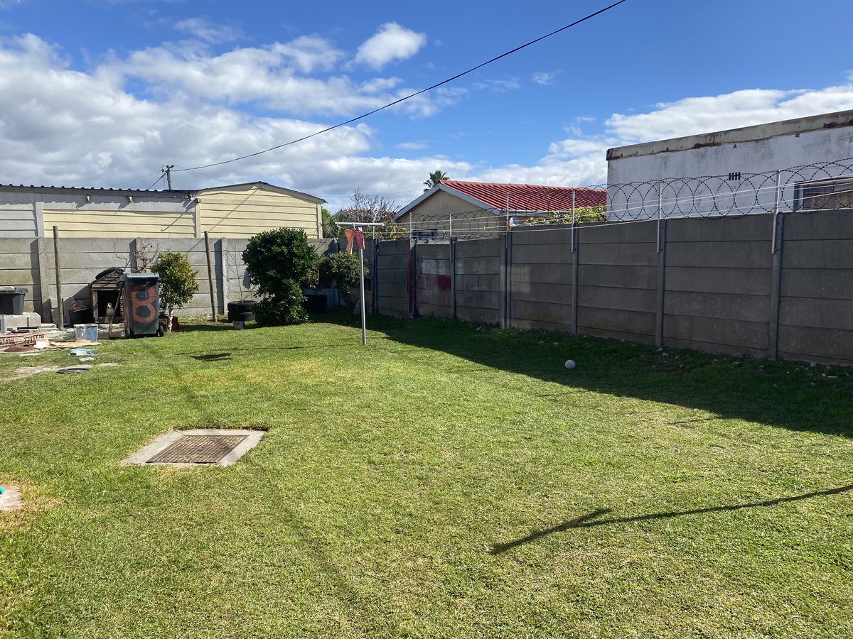 Large Four Bedroom Home In Lotus River