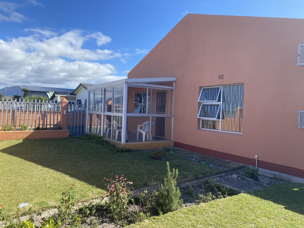 Large Four Bedroom Home In Lotus River